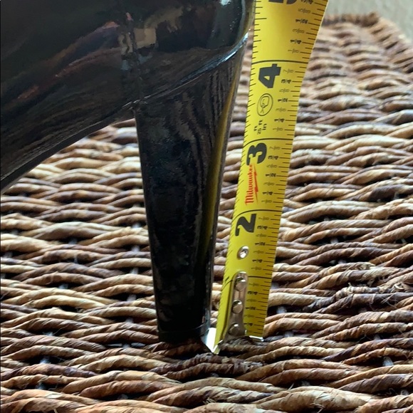Me Too Black Patent Leather Heels - Picture 4 of 4
